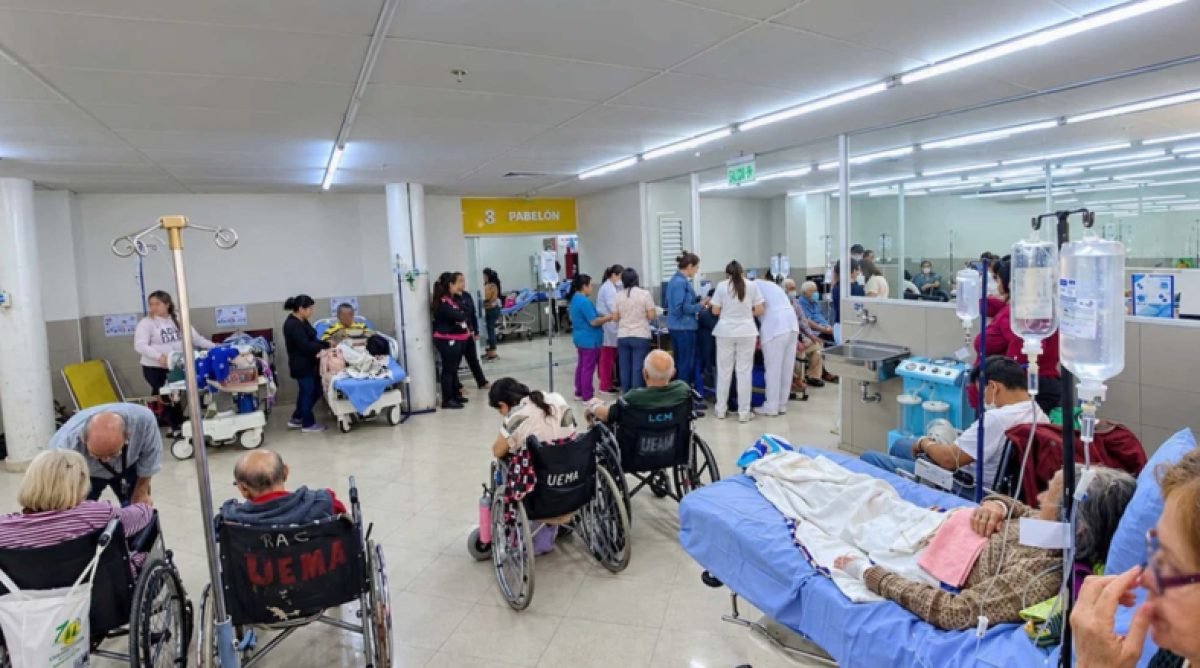 URGENCIAS DEL IPS DESBORDADA: PACIENTES AGUARDAN EN SILLAS DE RUEDAS Y FAMILIARES DENUNCIAN FALTA DE MEDICAMENTOS E INSUMOS