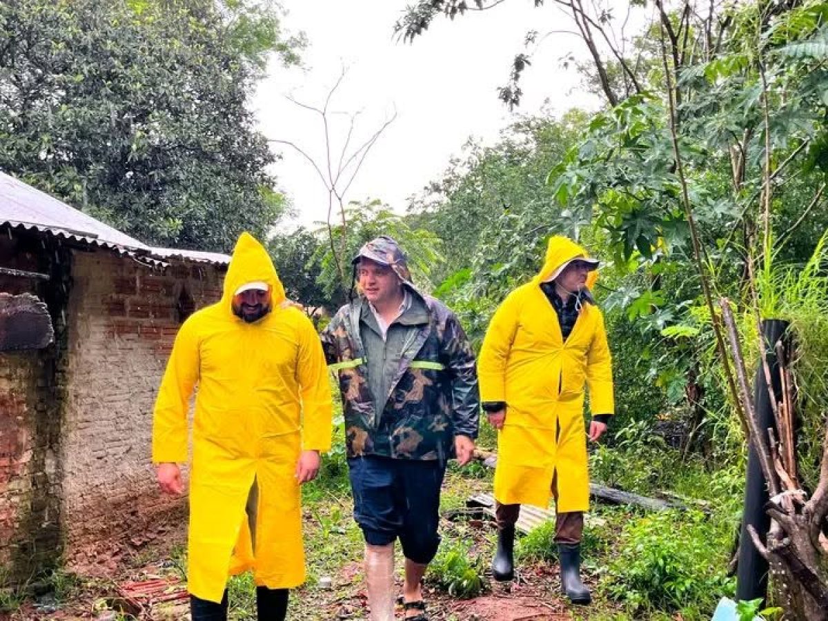 El gobernador de Misiones Richard Ramírez marca presencia en zonas afectadas por el temporal