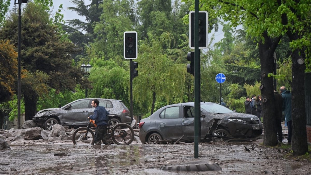 ALUVIÓN DEJA SEIS HERIDOS Y OBLIGA A DECLARAR CATÁSTROFE EN SANTIAGO DE CHILE