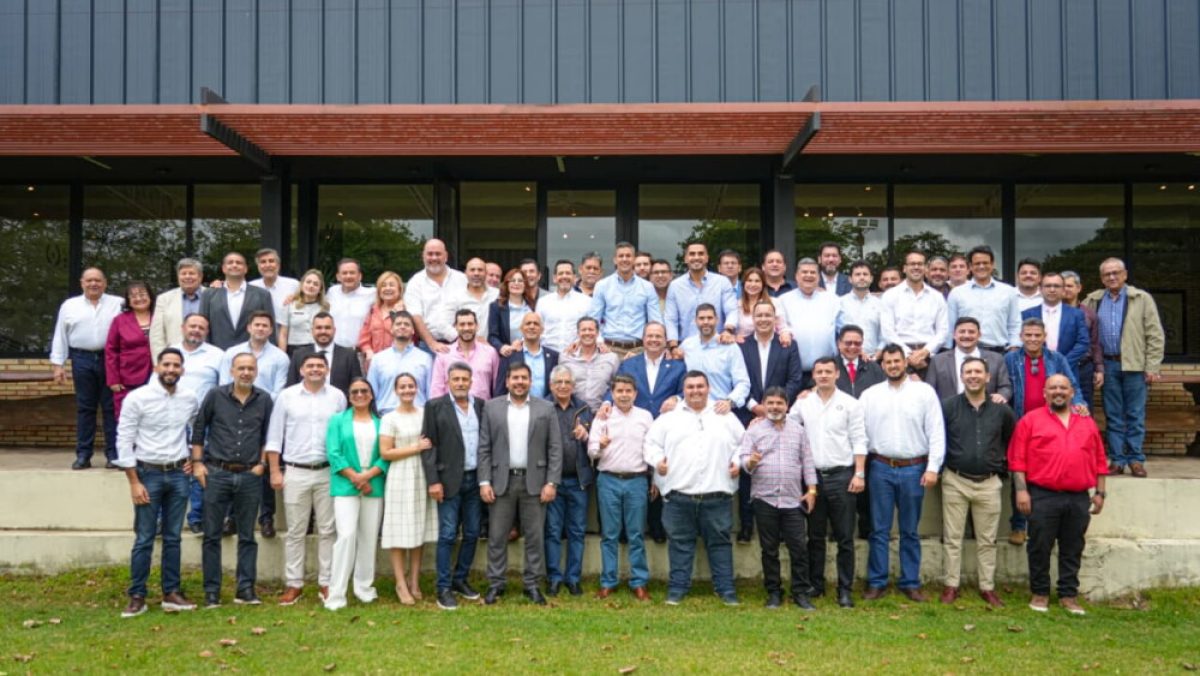 Peña recibe a dirigentes colorados de Asunción en medio de las diferencias en Honor Colorado