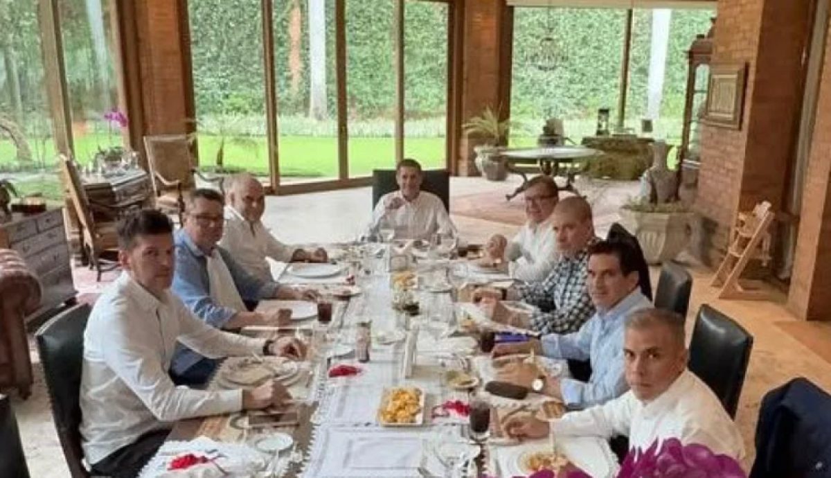 CARTES MUESTRA A SUS ALIADOS EN NUEVA FOTO DE ALMUERZO Y EVIDENCIA LA DIVISIÓN DENTRO DE HONOR COLORADO
